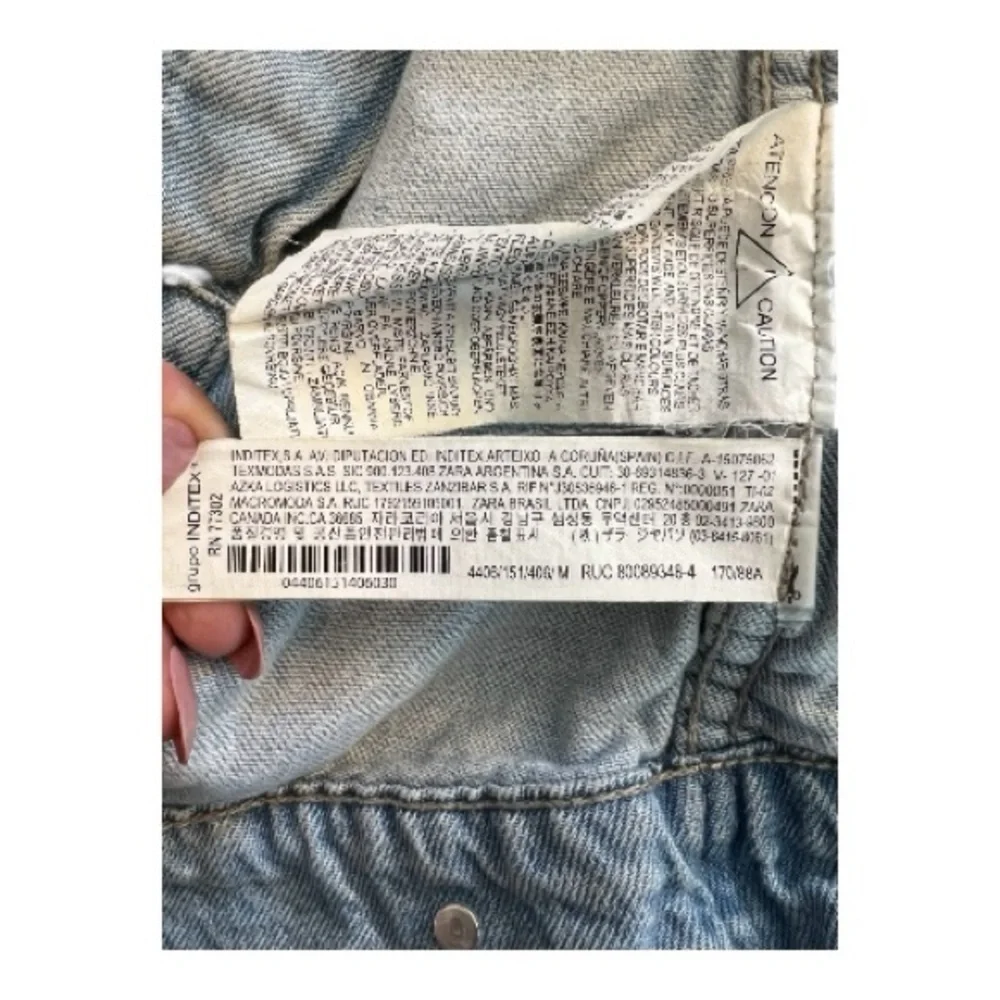 💙 EUC ZARA Light Wash Distressed Denim Jacket | Sz M - Picture 10 of 11